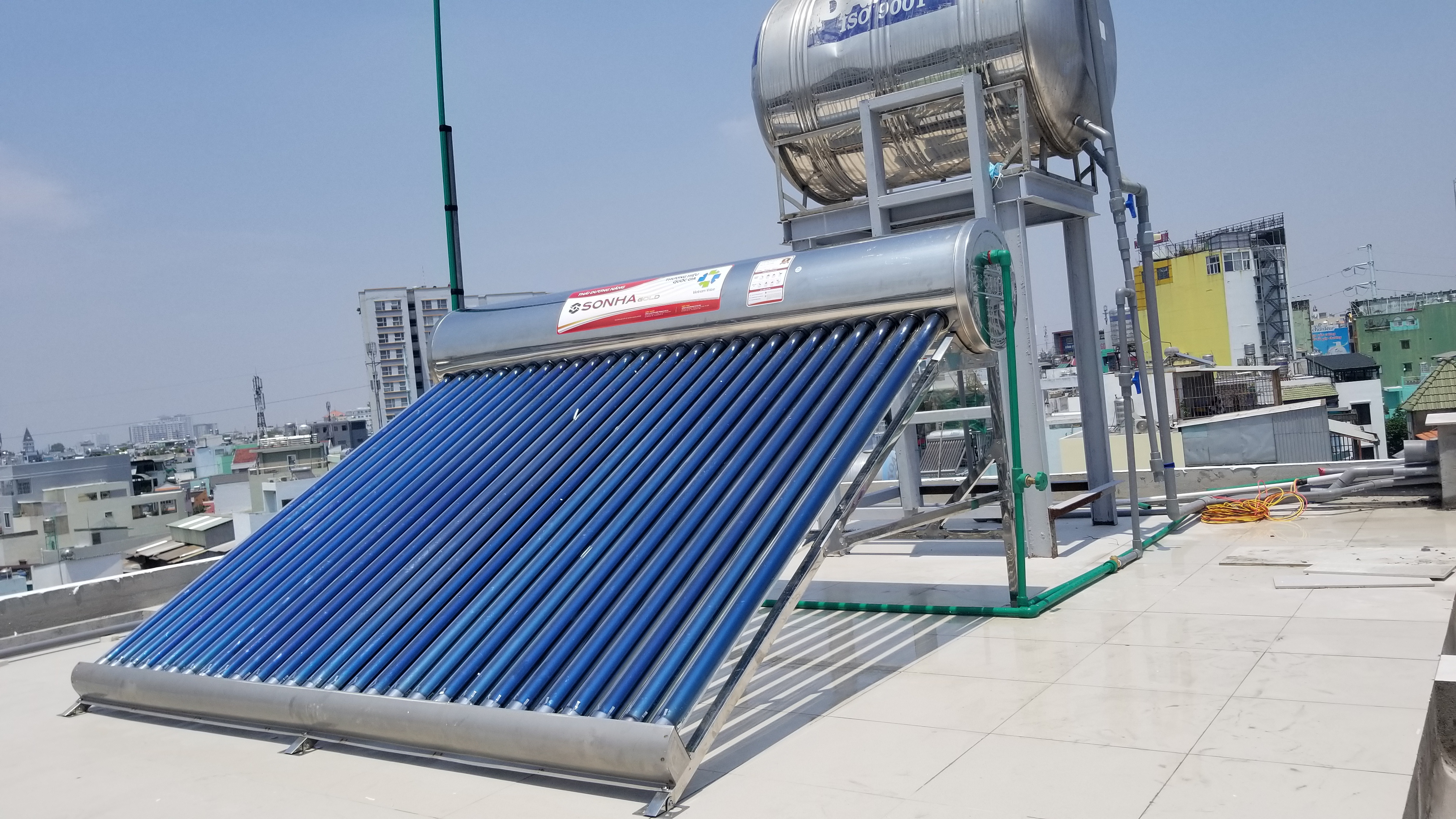 Vị trí rò nước thường gặp ở ron ống thủy tinh đầu nối và đường ống thái dương năng
