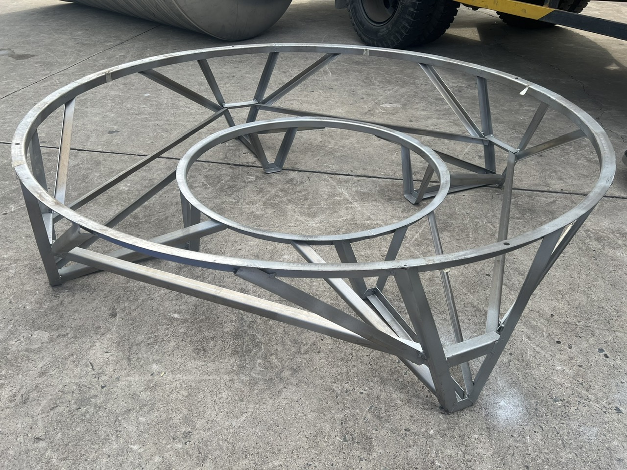 Kho giao hàng bồn nước inox 5000 lít đứng