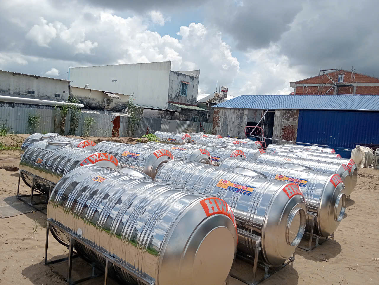 Giao hàng bồn nước công nghiệp 20000L ngang toàn quốc