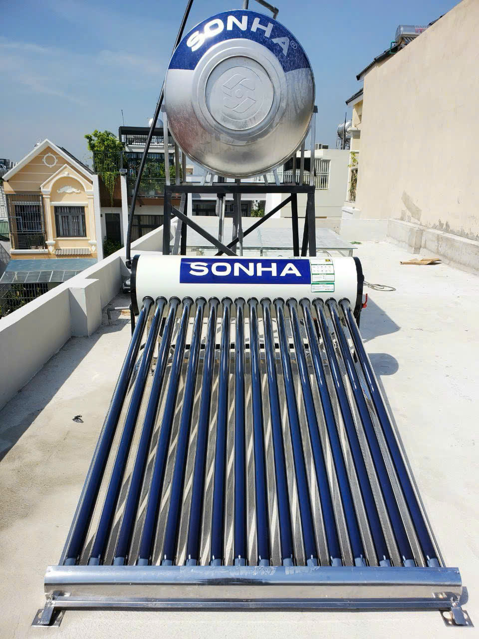 So sánh máy năng lượng mặt trời 280L với 270L 300L
