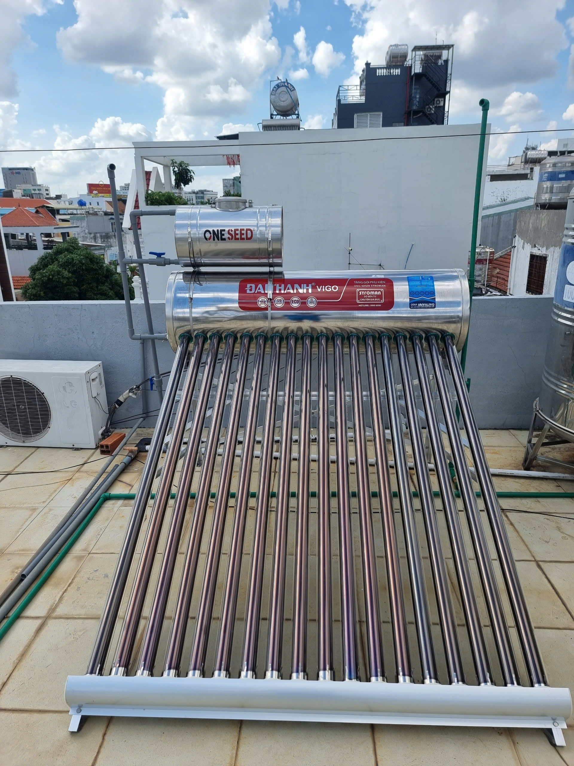 So sánh máy năng lượng mặt trời 130L với 120L 140L
