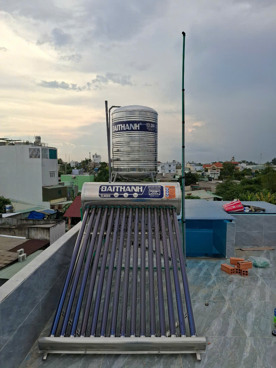 Máy năng lượng mặt trời 140L cho gia đình nhỏ