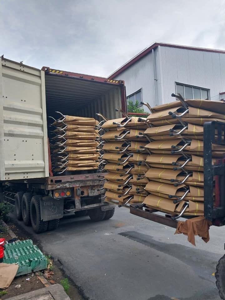 cách mở và khóa chân bàn inox an toàn