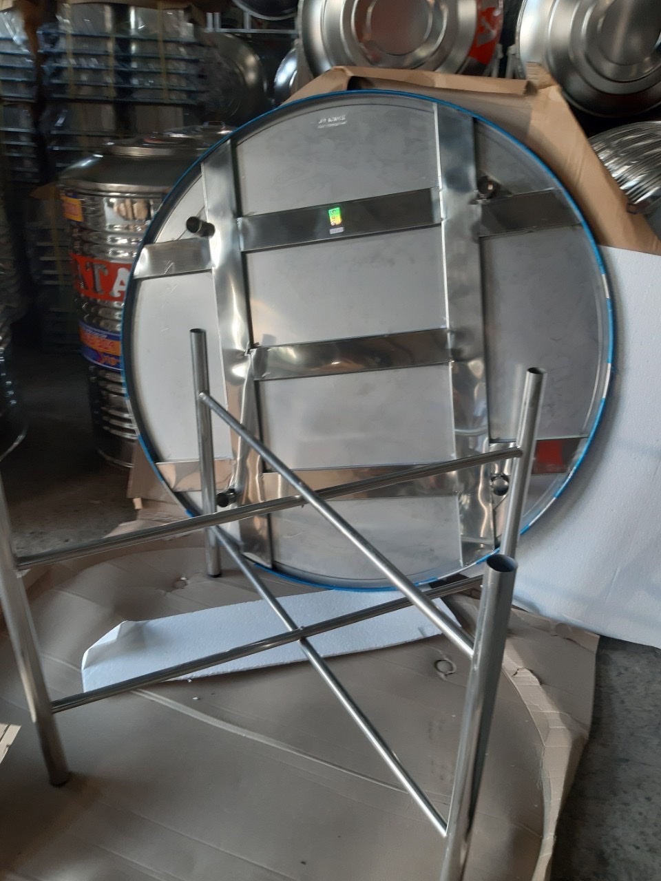 cấu tạo chân bàn inox gấp bản lề và chốt khóa
