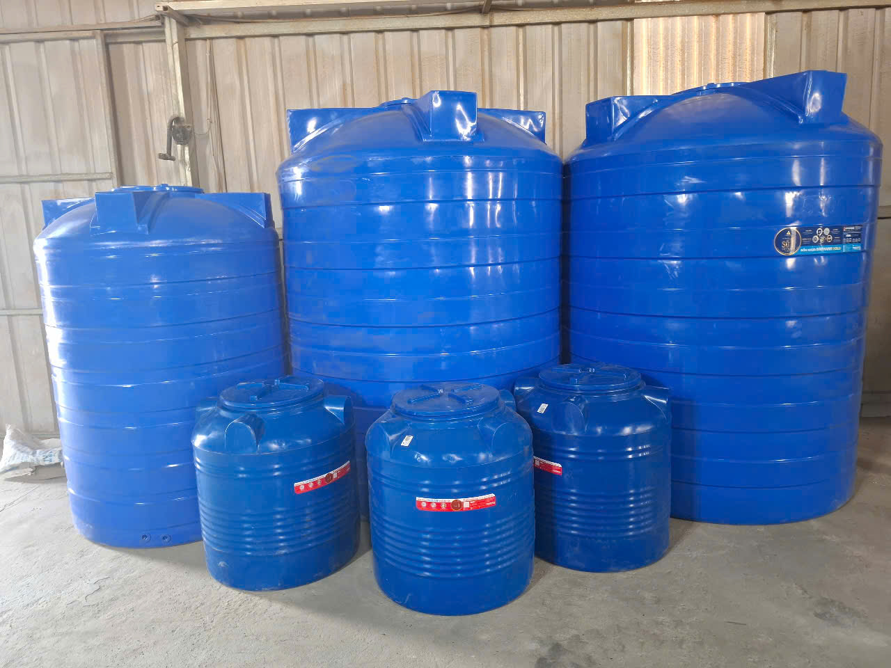 Bồn Nhựa 5000L dạng ngang đặt vững trên mặt bằng dài