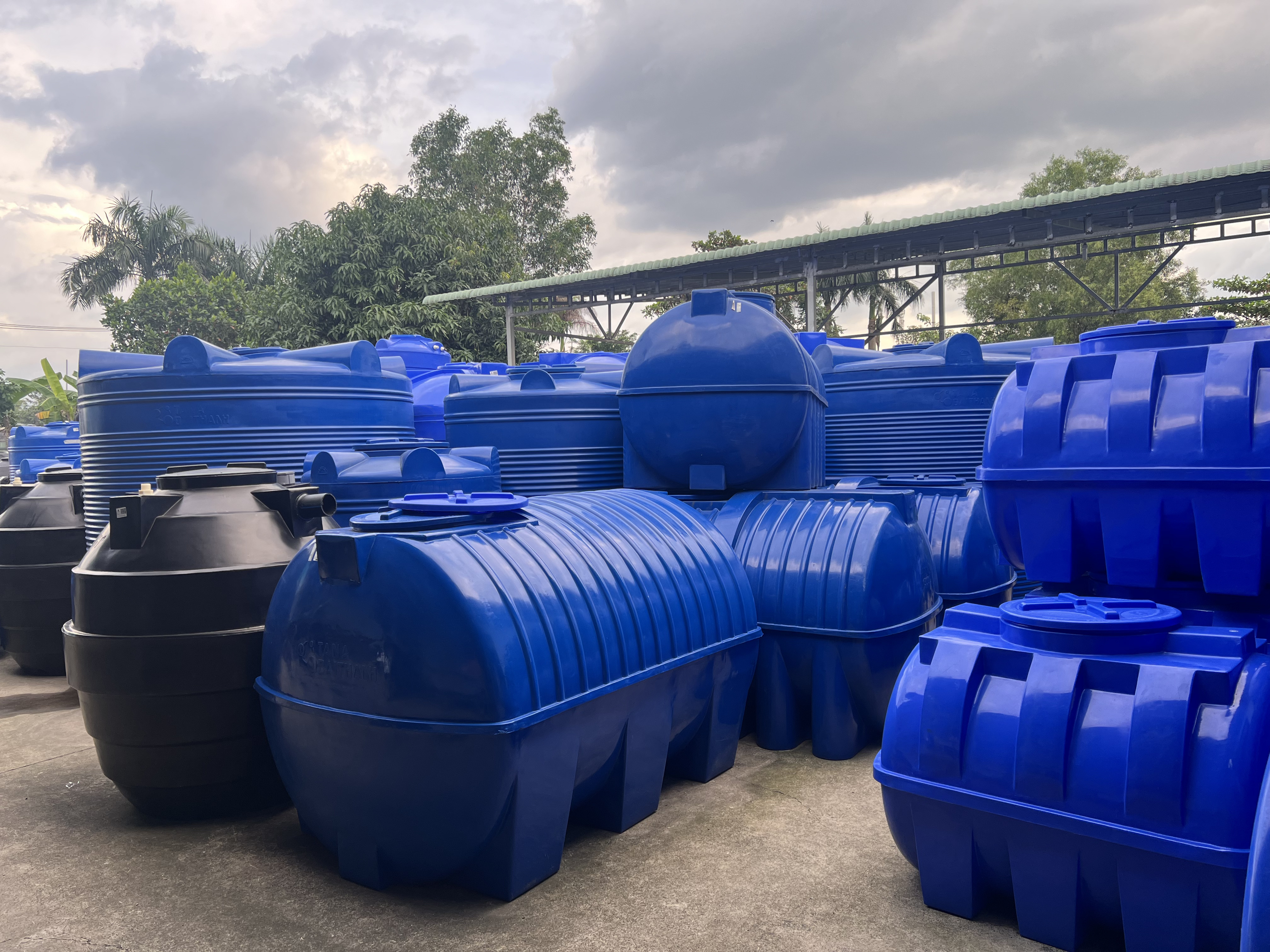 Giao hàng Bồn Nhựa 700L toàn quốc tại Toàn Phát