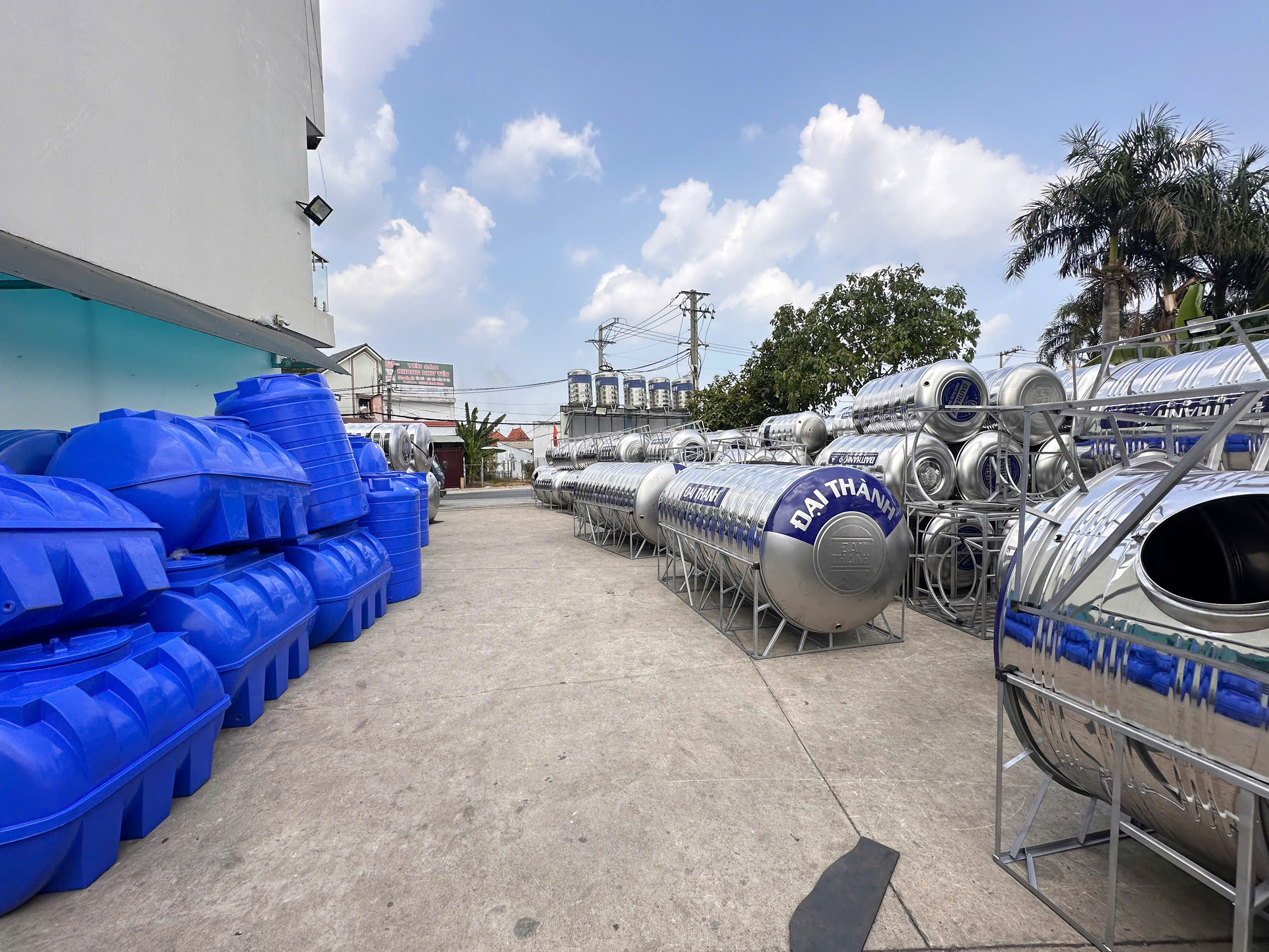 Bồn Nhựa 300L dạng đứng tiết kiệm diện tích