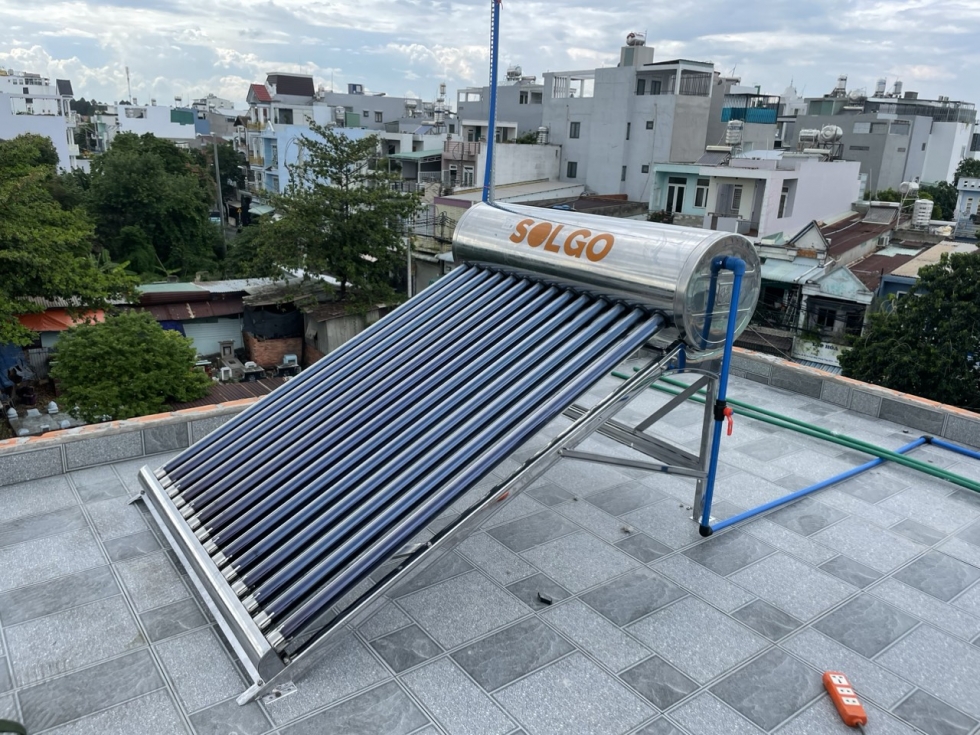 may nuoc nong nang luong mat troi 