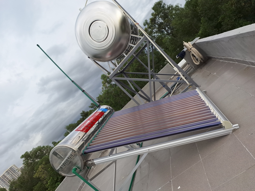 may nuoc nong nang luong mat troi tan a dai thanh