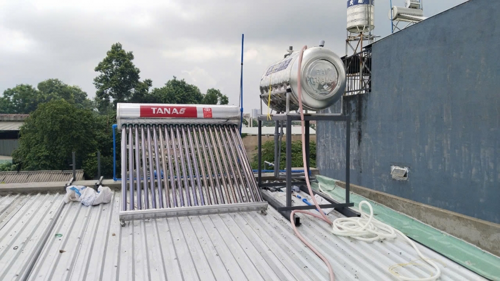 may nuoc nong nang luong mat troi tan a dai thanh