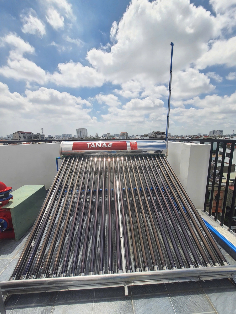 may nuoc nong nang luong mat troi tan a dai thanh