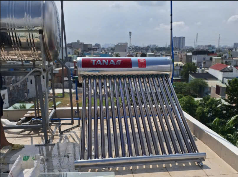 may nuoc nong nang luong mat troi tan a dai thanh